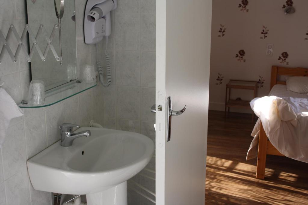 Auberge De Saint Julien Aux Bois Room photo