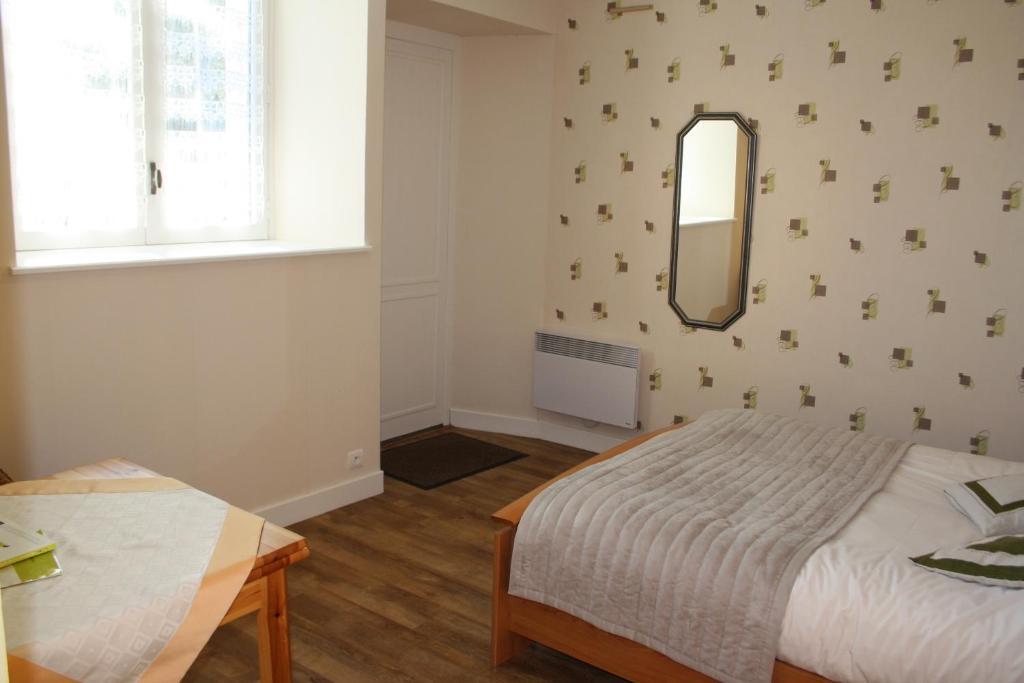 Auberge De Saint Julien Aux Bois Room photo