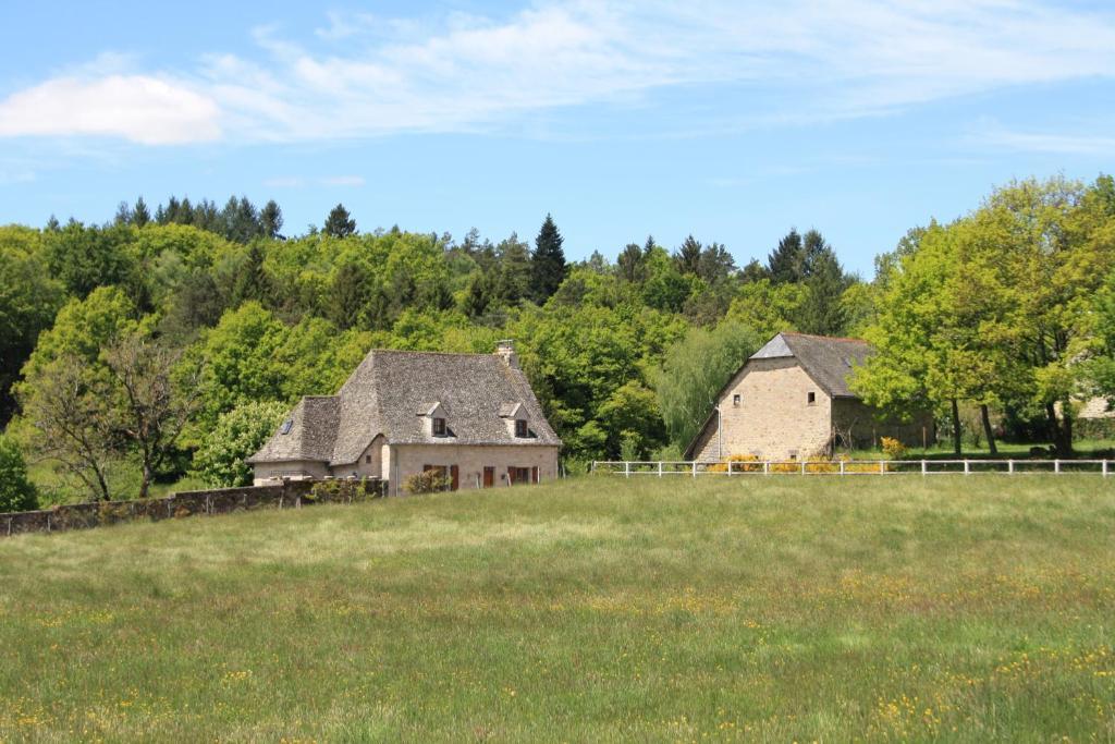 Auberge De Saint Julien Aux Bois Exterior photo